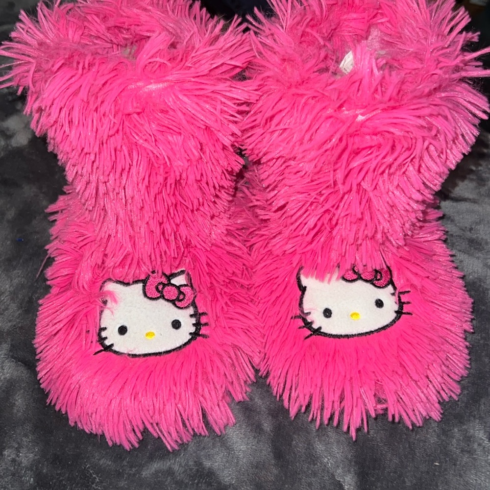 Hello kitty shag pink slippers little kids 11/12